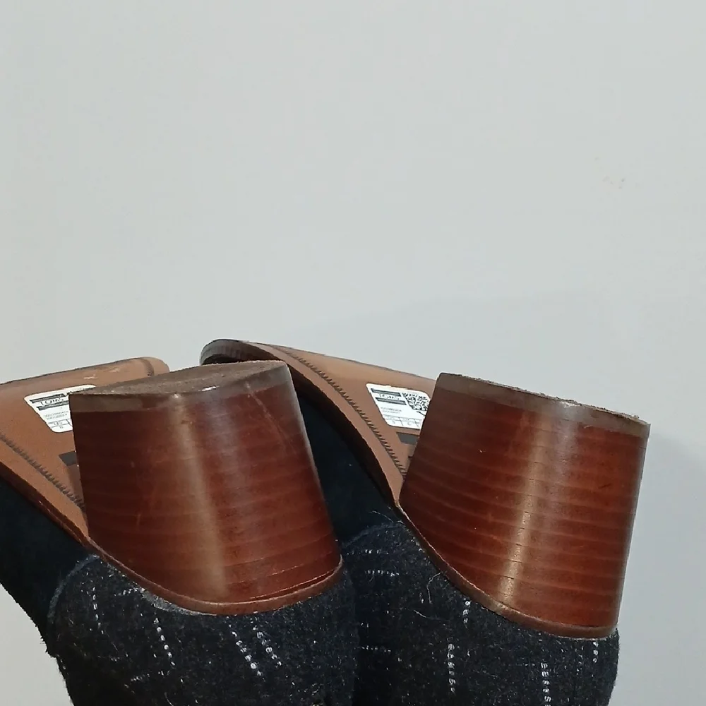 Toms Stylish Black Ankle Boots, Pre-owned, Sz 8
